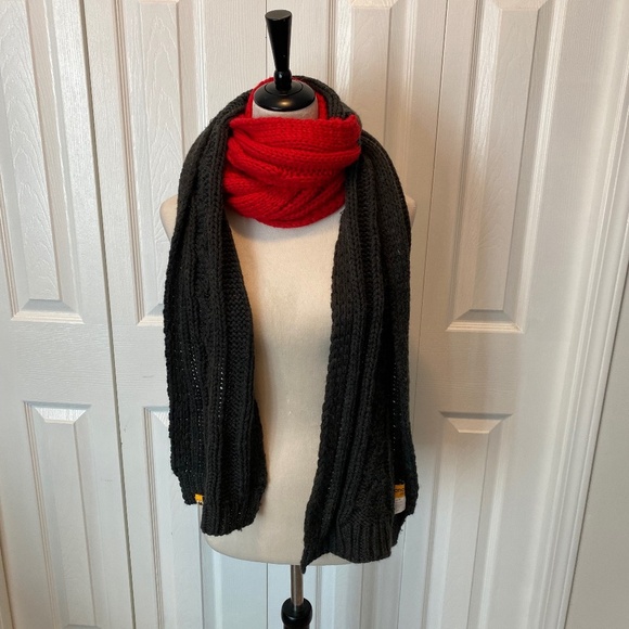 Men’s graphite gray and red scarf - Picture 1 of 5